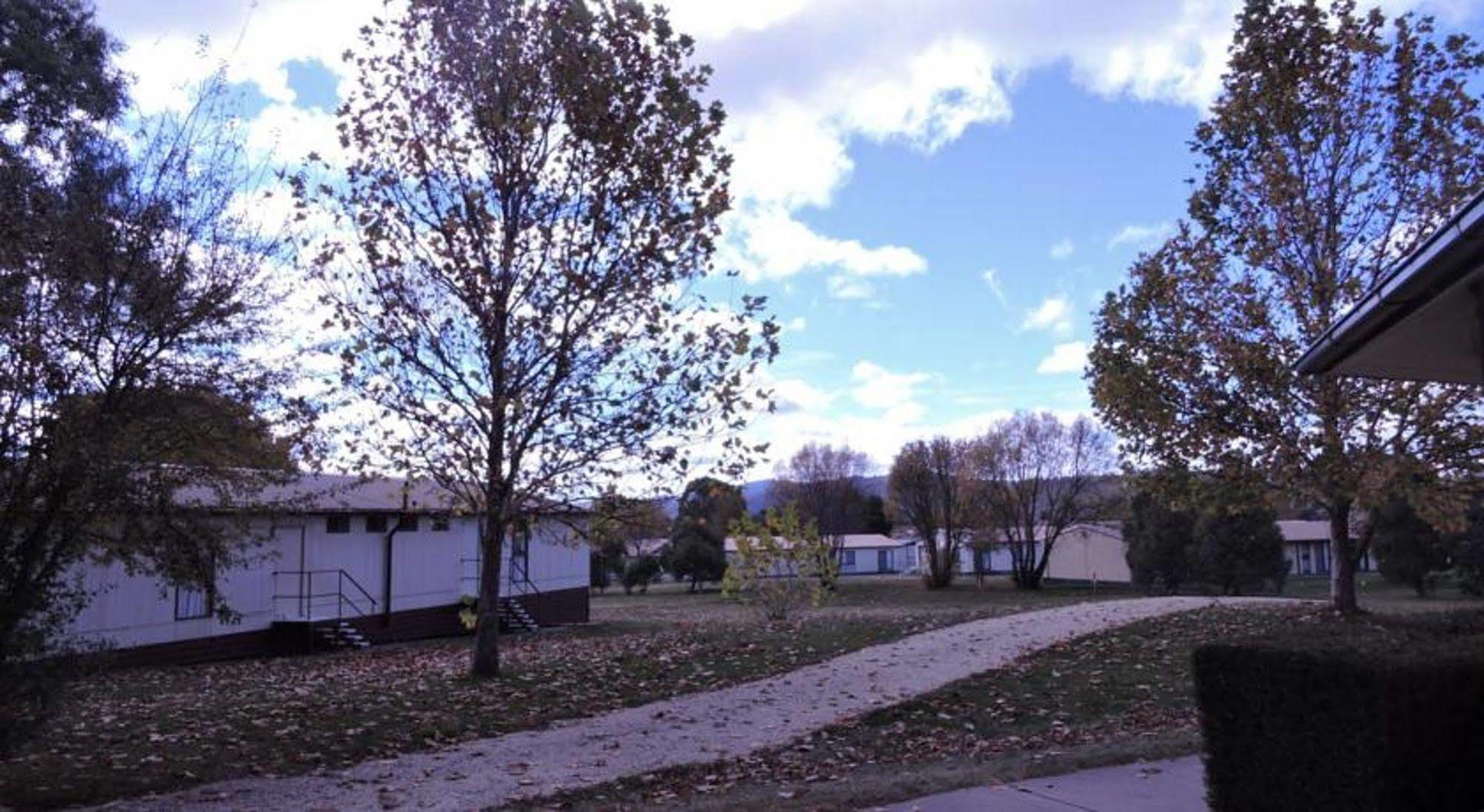 The Station Hotel Jindabyne Exteriör bild