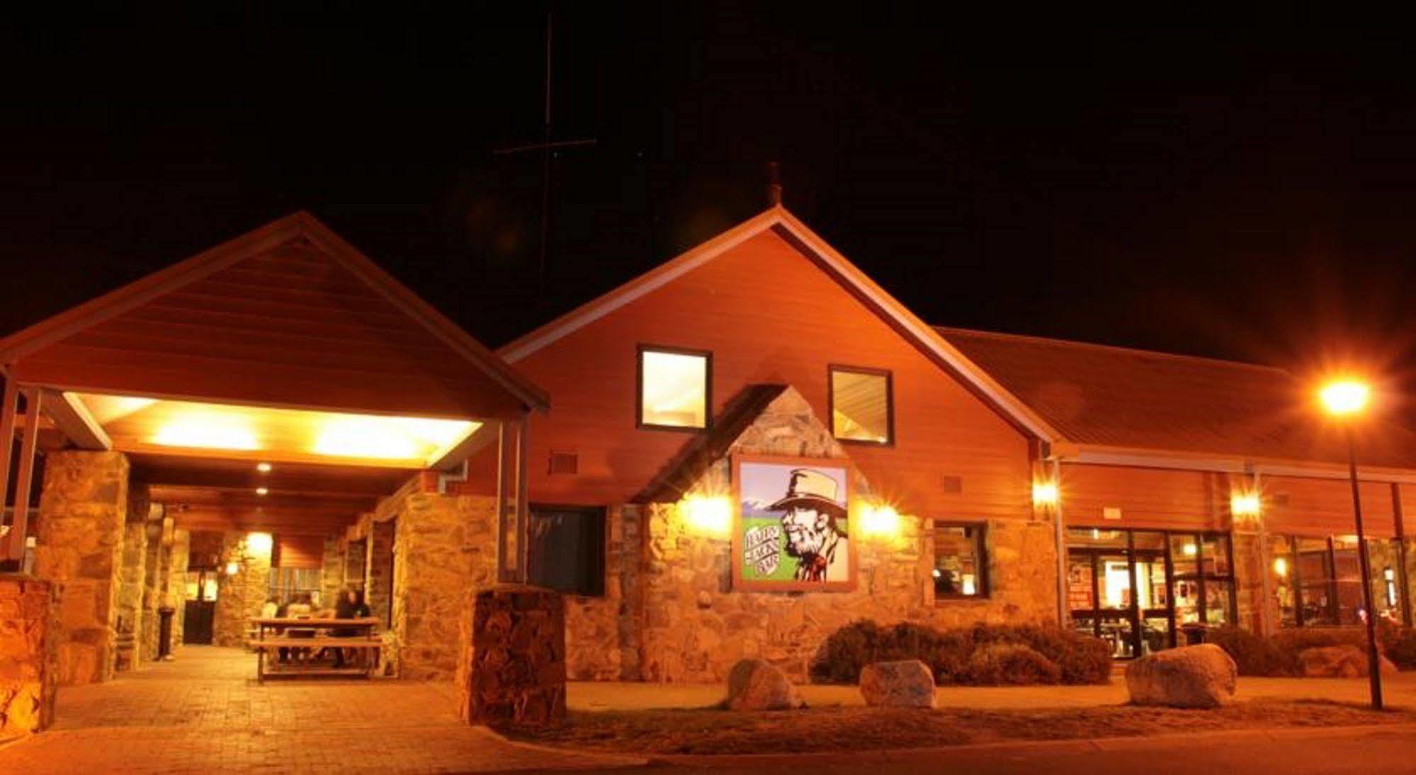 The Station Hotel Jindabyne Exteriör bild